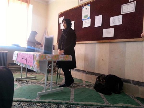 برگزاری جلسه آموزشی در دبیرستان دخترانه شهید رحیمی شهرستان هرسین