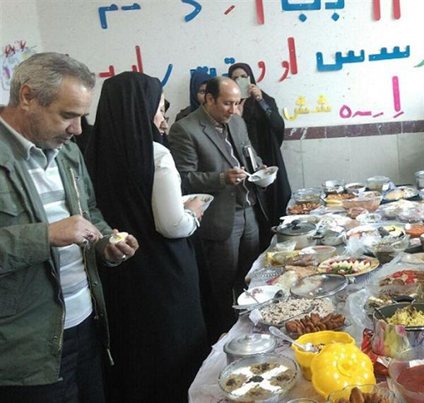 برگزاری جشنواره غذای سالم به مناسبت بسیج ملی کاهش مصرف قند ، نمک و چربی در شهرستان هرسین