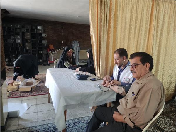 برپایی ایستگاه سلامت در محل نماز جمعه شهر بیستون به مناسبت هفته دفاع مقدس