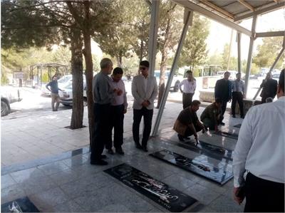 حضور مدیر شبکه بهداشت و درمان شهرستان هرسین در مراسم عطر‌افشانی مزار شهدا